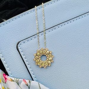 Gorgeous silver Swarovski necklace